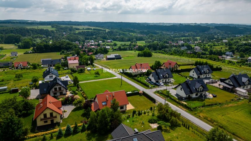 Przepiękny dom na sprzedaż w spokojnej okolicy! miniaturka 30