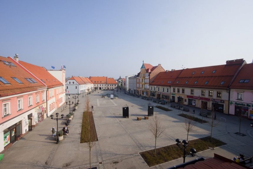3 pokoje w wyremontowanej kamienicy na Rynku miniaturka 11