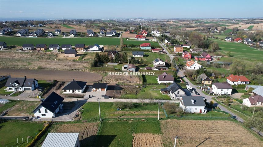 Luborzyca, 465 000 zł, 15.91 ar, woda w drodze miniaturka 8