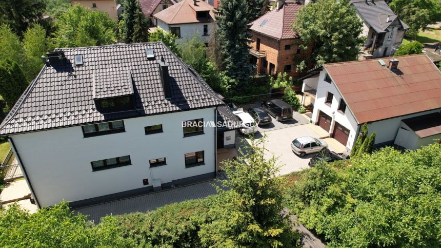 Dom mieszkalny, trzykondygnacyjny miniaturka 2