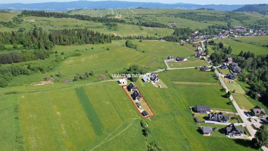Dwa drewniane domy z czterema lokalami miniaturka 2