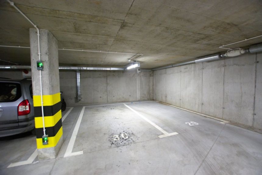 Miejsca parkingowe w garażu podziemnym - zdjęcie 1