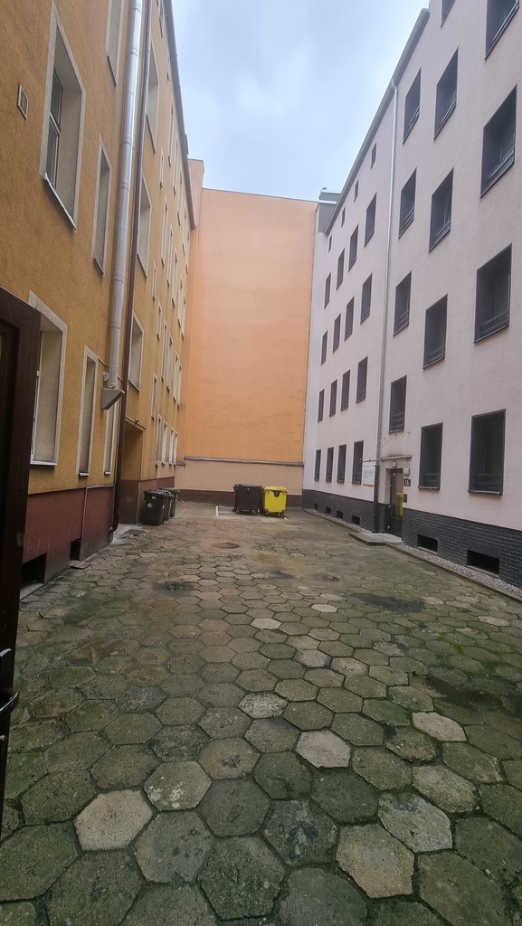 odrestaurowana kamienica, I piętro, balkon miniaturka 11