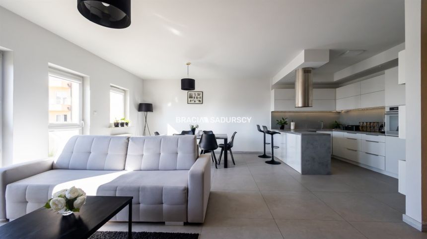 Nowoczesny salon 40m2/2balkony/garaz/piwnica miniaturka 8