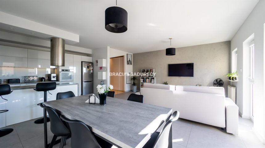 Nowoczesny salon 40m2/2balkony/garaz/piwnica miniaturka 4
