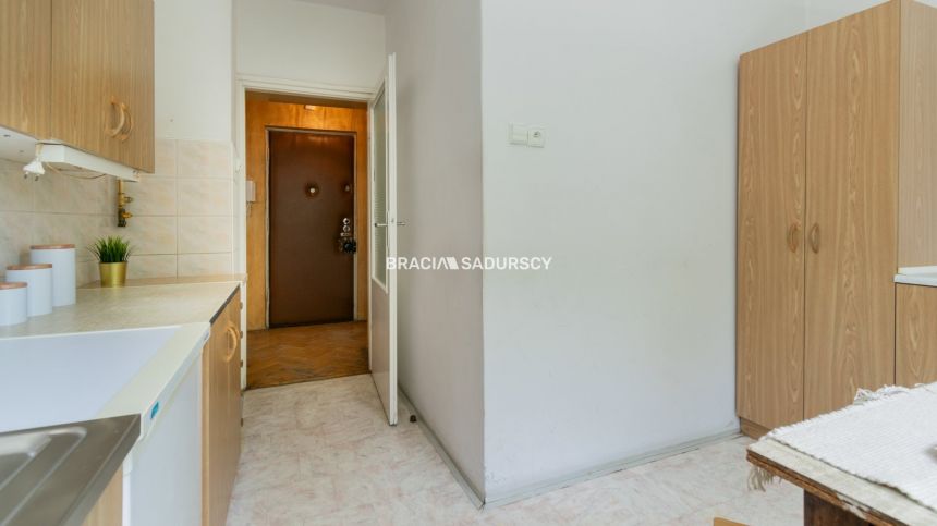 Dwupokojowe mieszkanie z olbrzymim potencjałem! miniaturka 6