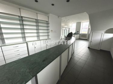 Lokale 140 m2 (parter),104 m2 (piętro)główna ulica