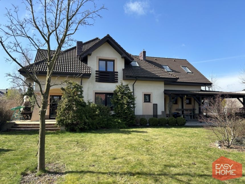 Przestronny dom z ładnym ogrodem miniaturka 1