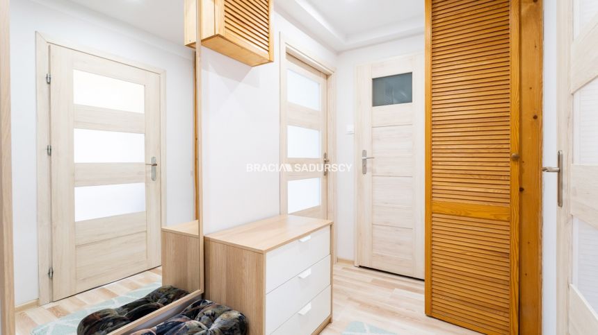 ul.Powstańców – 2 pokoje, osobna kuchnia, balkon miniaturka 12