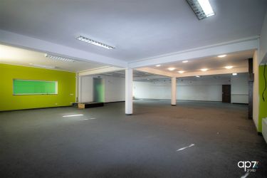 Do wynajęcia lokal 330m2 na magazyn/handel/usługi