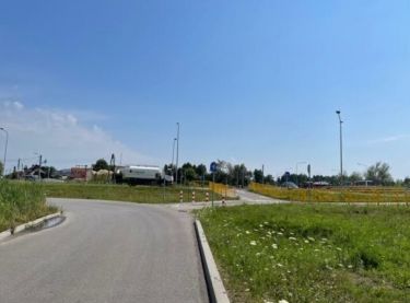 Działka 3000 m² zabudowa mieszkaniowa / usługowa.