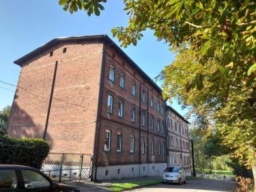 8 mieszkań - 3 garaże - duży ogród