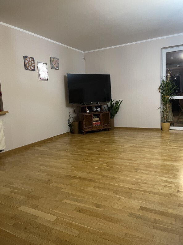 Komfortowy dom z ogrodem i garażem. miniaturka 9