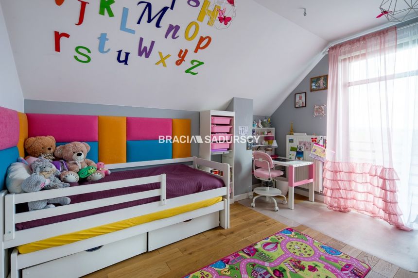 Garaż, ogród i świetna komunikacja. 5 pokoi, 130m2 miniaturka 5