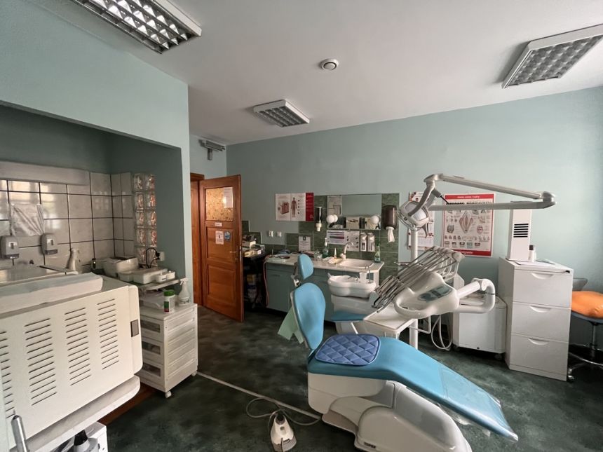 Sprzedam lub wynajmę gabinet stomatologiczny 101m2 miniaturka 7