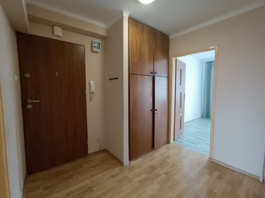2 pokoje, widna kuchnia, II piętro, balkon ul.Hoża miniaturka 9