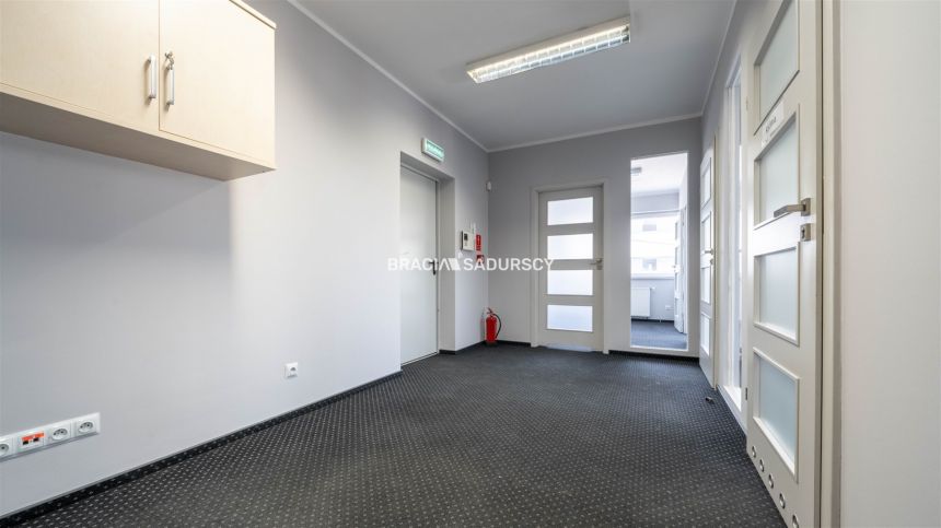 Lokal / biuro / usługi / ul. Centralna miniaturka 9