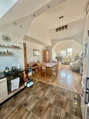 Przestronny salon wysokość 6m