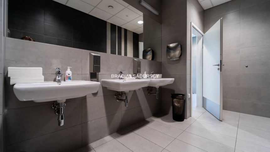 powierzchnia biurowa w nowoczesnym biurowcu miniaturka 45