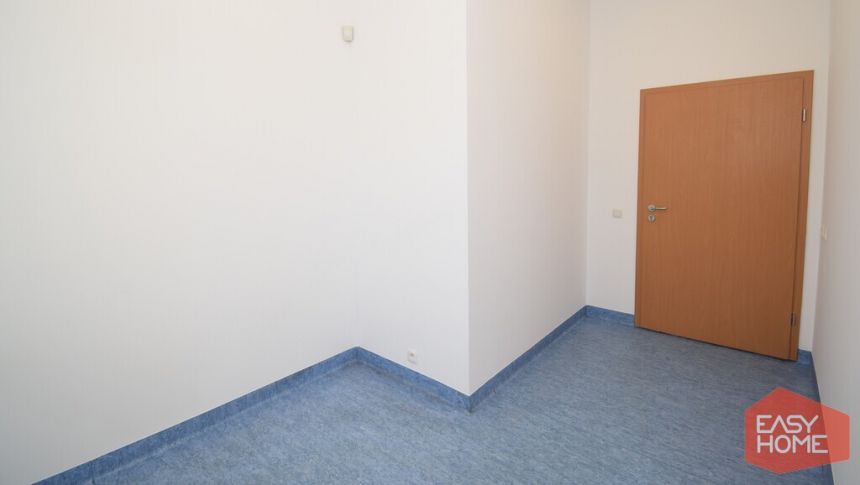 Lokal 90 m2, podzielony na 7 biur, klima., parking miniaturka 7