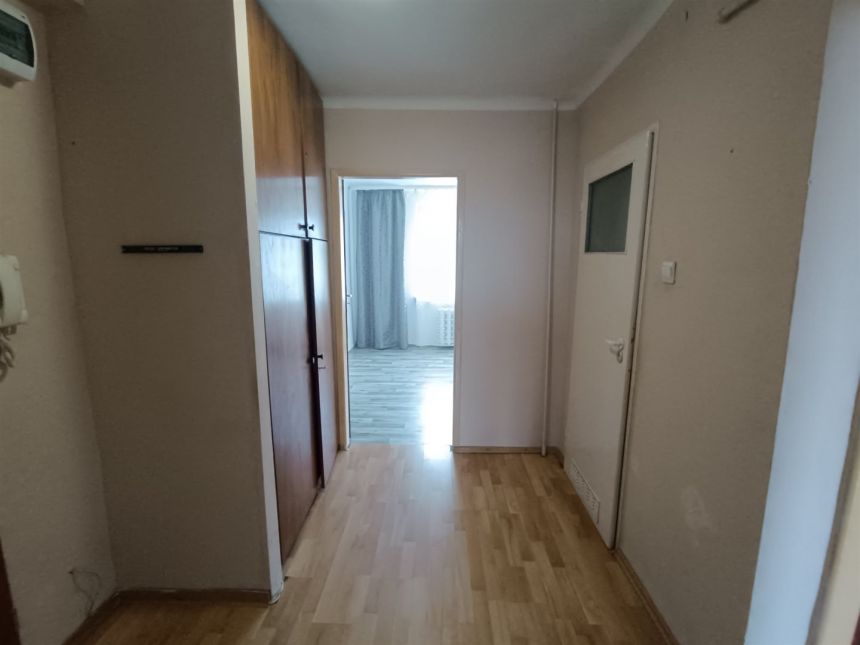 2 pokoje, widna kuchnia, II piętro, balkon ul.Hoża miniaturka 10