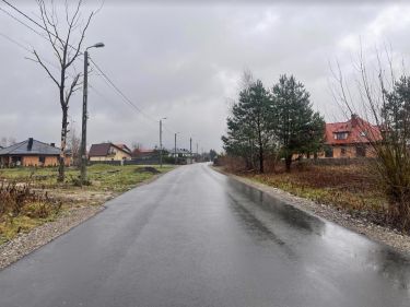Działka budowlana – media, dojazd asfaltowy, SKM.