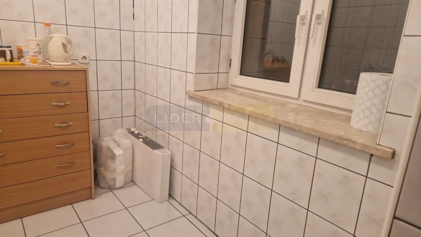 Lokal z ekspozycją na E-7 miniaturka 6