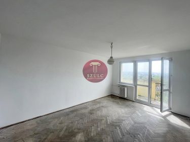 Na sprzedaż dwupokojowe mieszkanie z balkonem.