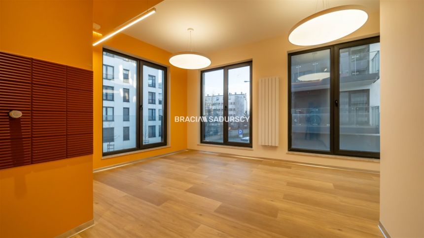 Lokal wykończony/ 108m2/ świetna lokalizacja - zdjęcie 1