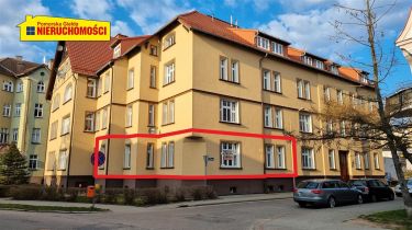 Przestronne mieszkanie na parterze w centrum.