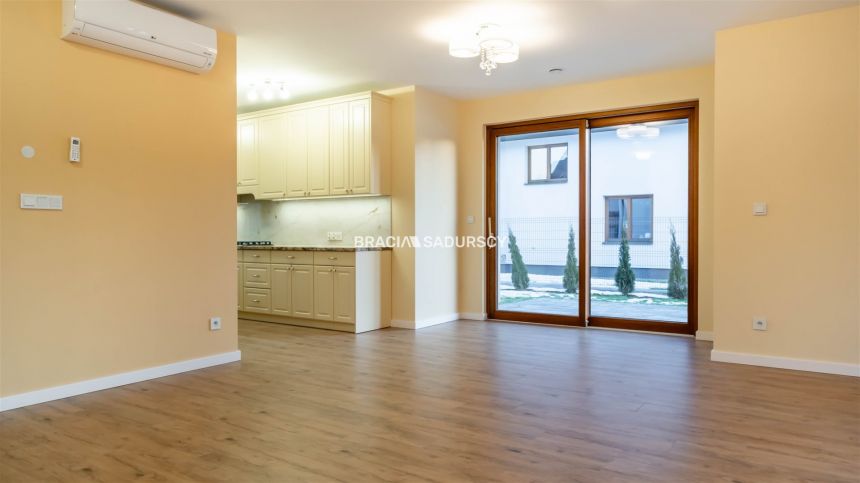 Wysoki standard, ponad 300 m2, 12,5 arowa działka miniaturka 14