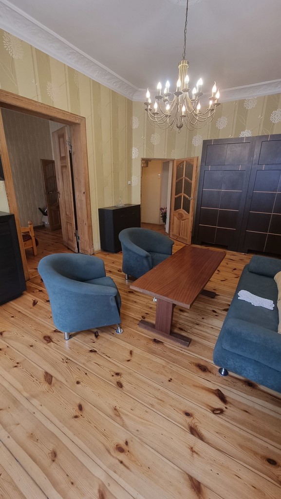 odrestaurowana kamienica, I piętro, balkon miniaturka 12