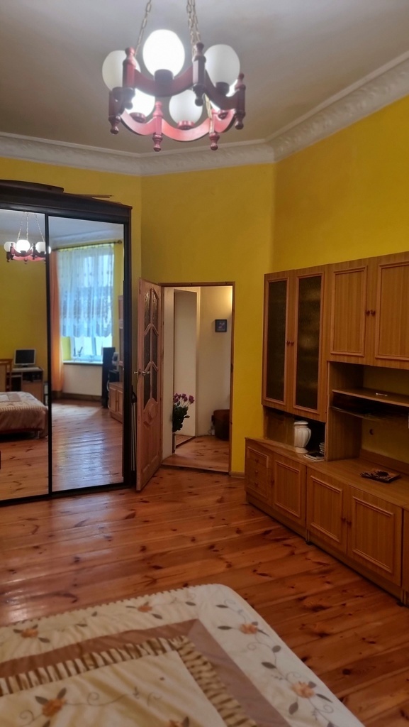 odrestaurowana kamienica, I piętro, balkon miniaturka 14