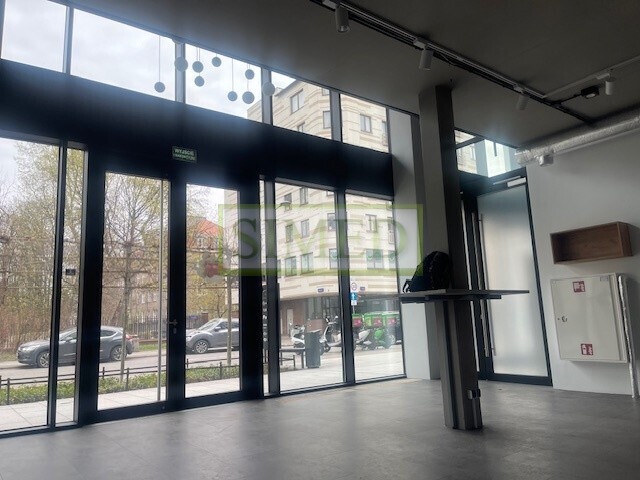 Parter , witryna , reprezentacyjny apartamentowiec miniaturka 2