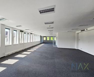 Przestronne biuro w nieruchomości komercyjnej
