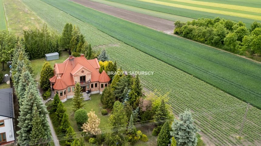 Piękny dom na dużej działce w cichej okolicy miniaturka 33