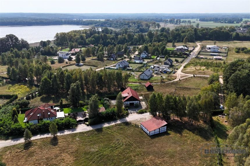 Zabudowana działka blisko jeziora i plaży. miniaturka 2