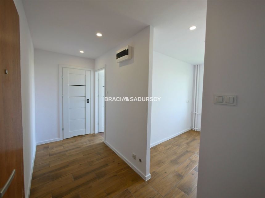 ChatGPT powiedział: 2 pokoje po remoncie | loggia miniaturka 4