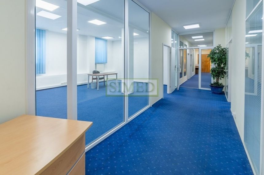 Biurowiec,parking, dostęp24,ochrona,światłowód miniaturka 4