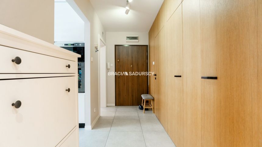 3 pokoje, dwa balkony, po remoncie miniaturka 31