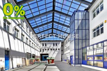 Duży biurowiec w zabytkowej części Gniezna