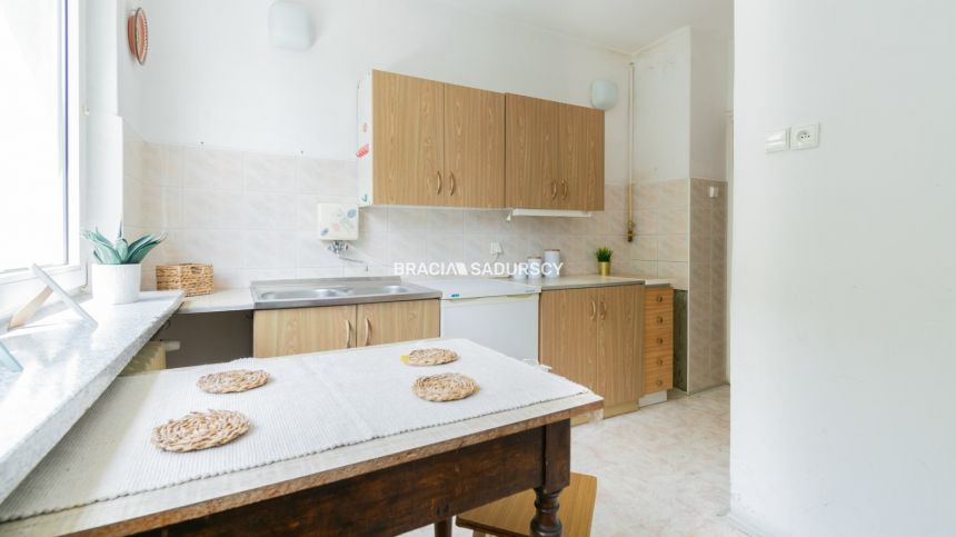 Dwupokojowe mieszkanie z olbrzymim potencjałem! miniaturka 2