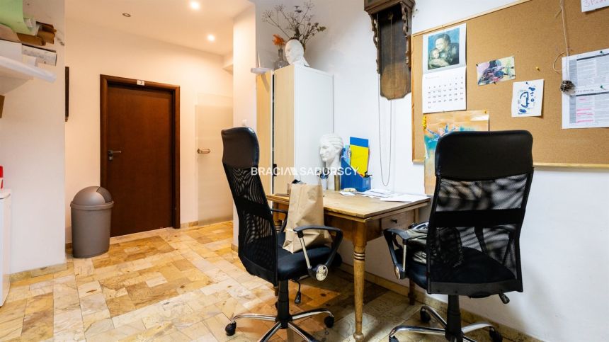 Centrum Krakowa. Lokal na parterze. miniaturka 11