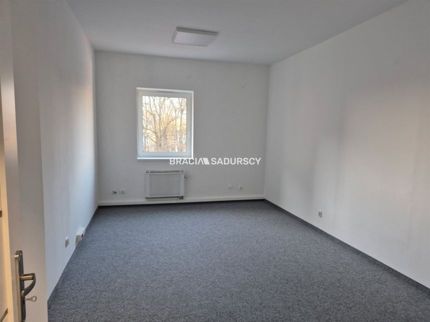 150m2 w biurowcu,ok. ul. Mogilskiej miniaturka 12