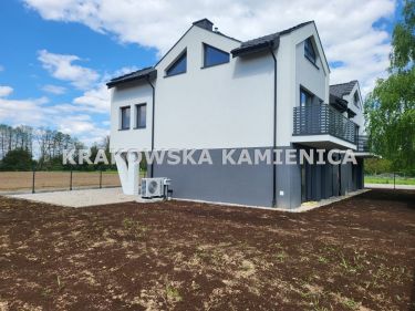 104,22 m2 + 2 MIEJSCA POSTOJOWE - ULICA BATOREGO