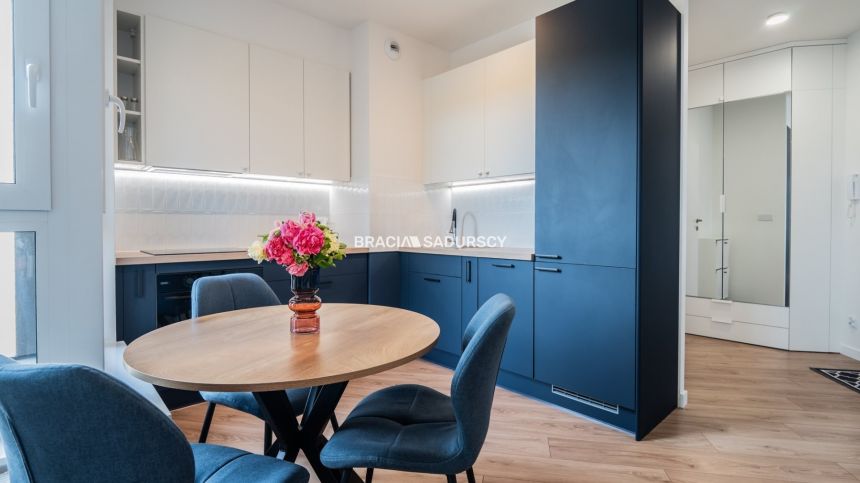 Jasna i wygodna kawalerka w apartamentowcu miniaturka 5