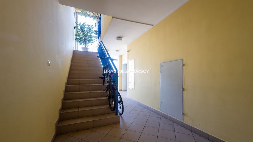 Nowoczesny salon 40m2/2balkony/garaz/piwnica miniaturka 24