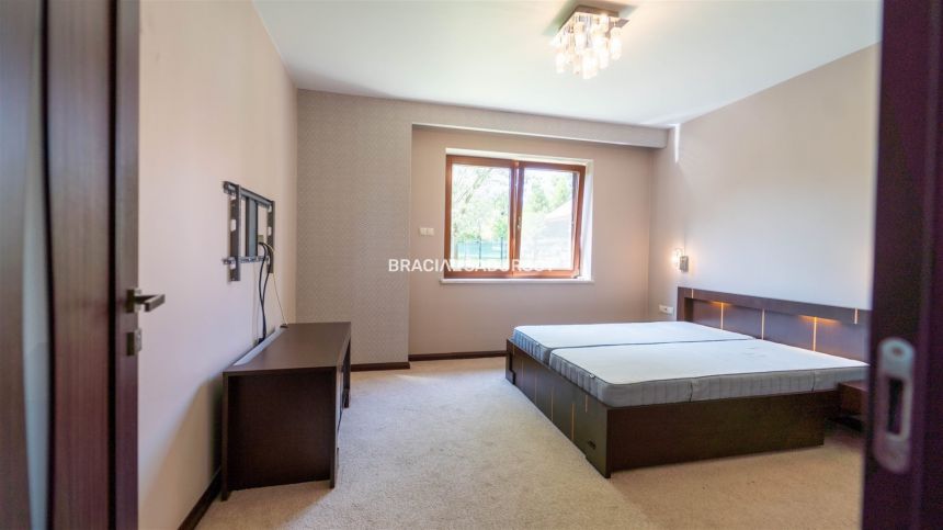 Rezydencja 420m2, 28 arów, 8 pokoji miniaturka 24