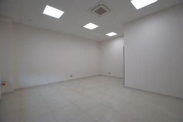 Lokal 36,5 m2 wysoki standard, frotnowy, parterowy