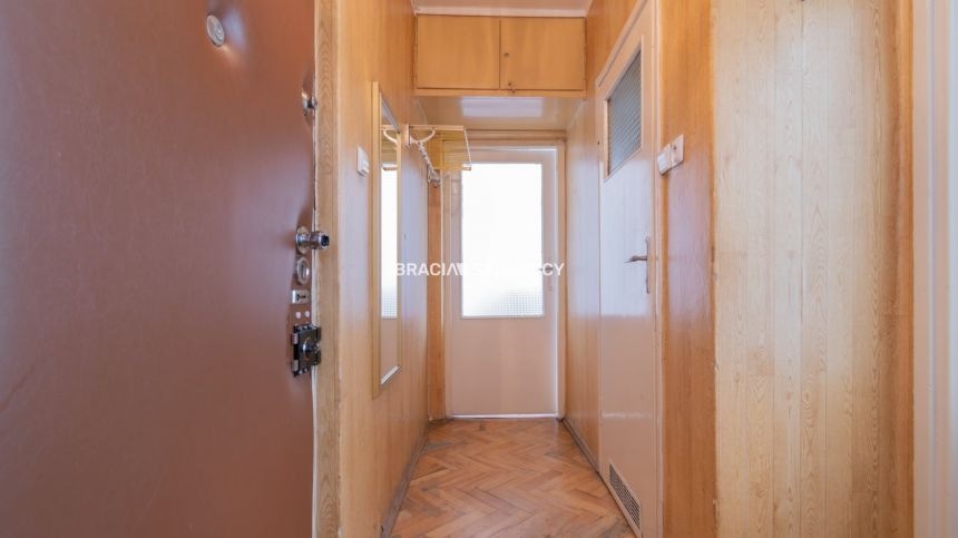 Dwupokojowe mieszkanie z olbrzymim potencjałem! miniaturka 20